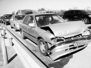 国产车车祸掉下大桥视频